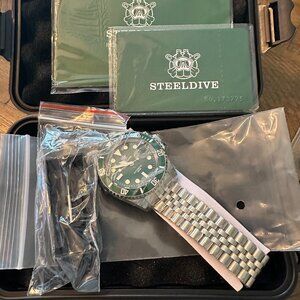 Mens Green & Stainless Dive Watch